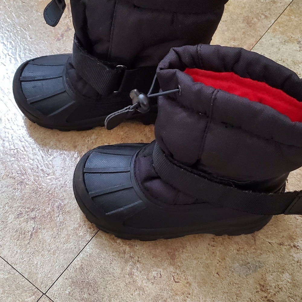 Snow boots
